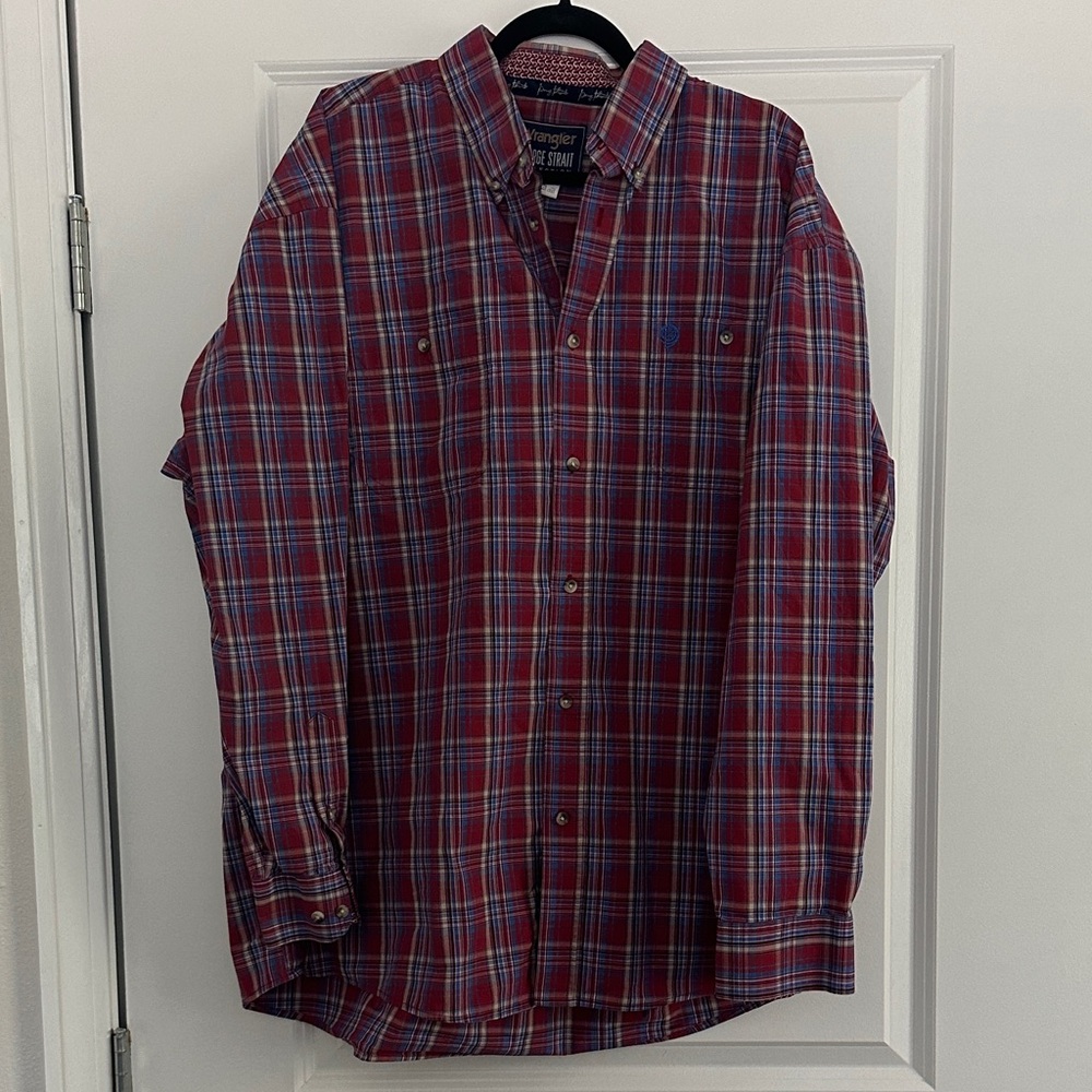 Wrangler Men's Red and Blue Plaid Button Down Shirt